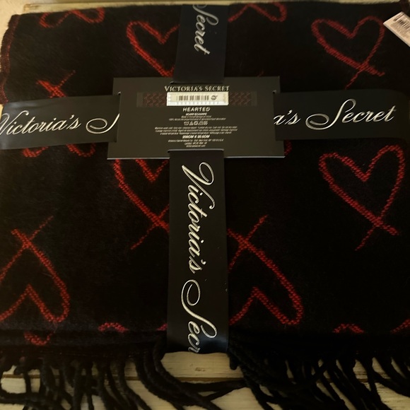 Victoria's Secret Winter Angel Collection Scarf Black Hearted One Size New - Picture 5 of 10